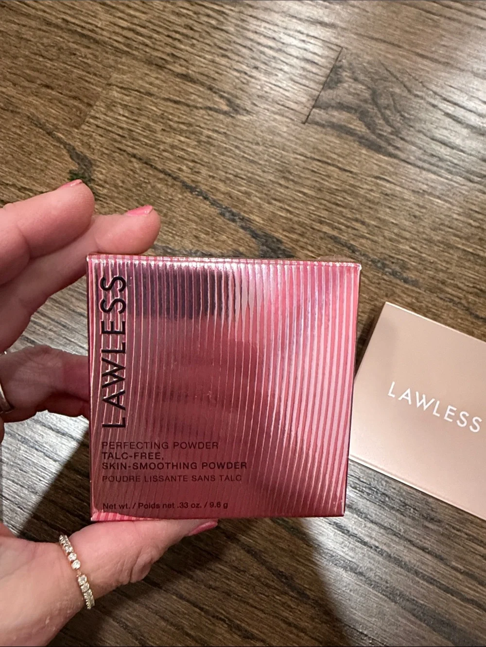 Lawless skin-smoothing powder & It Cosmetics Heavenly Luxe brush